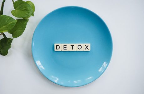 photo-1558937311-962327545770