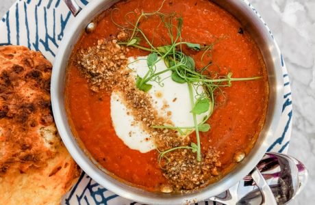 photo-1578020190125-f4f7c18bc9cb