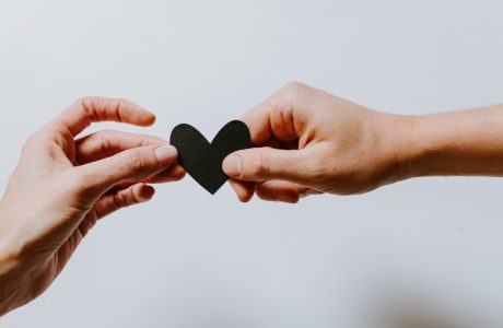 photo-1579208570378-8c970854bc23